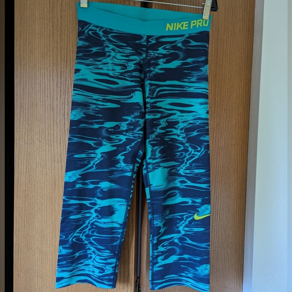 Nike Pro Dri-Fit Water Print Crop Leggings - Picture 1 of 4